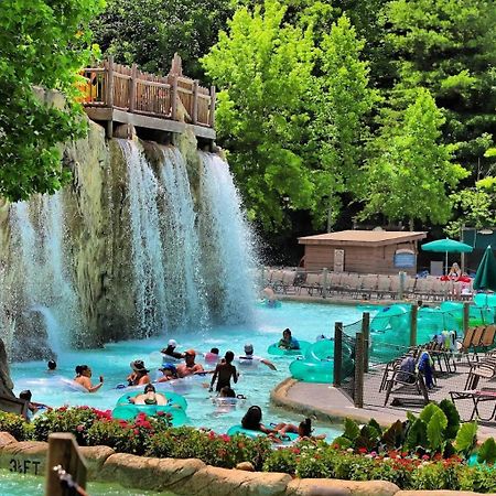 Movie Theater Hot Tub View Mountain Escape Villa Gatlinburg Exteriör bild