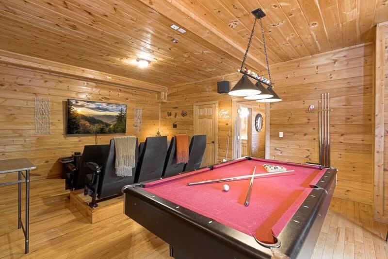 Movie Theater Hot Tub View Mountain Escape Villa Gatlinburg Exteriör bild