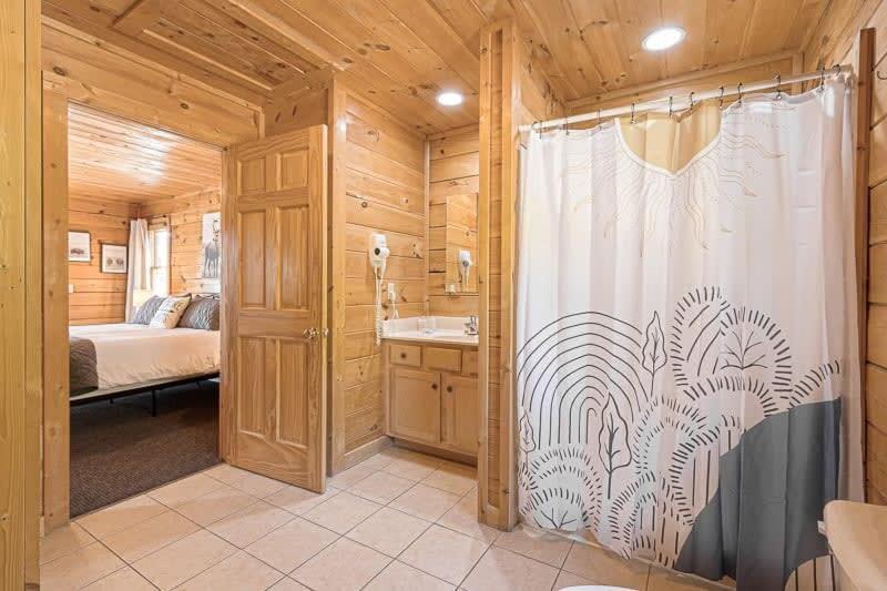 Movie Theater Hot Tub View Mountain Escape Villa Gatlinburg Exteriör bild