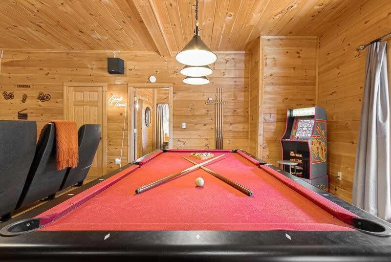 Movie Theater Hot Tub View Mountain Escape Villa Gatlinburg Exteriör bild