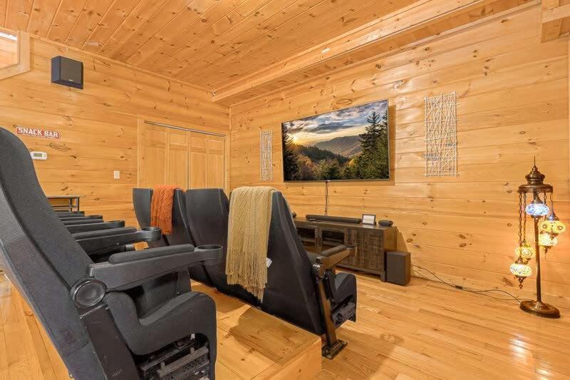 Movie Theater Hot Tub View Mountain Escape Villa Gatlinburg Exteriör bild
