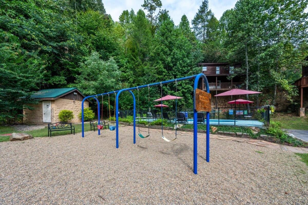 Movie Theater Hot Tub View Mountain Escape Villa Gatlinburg Exteriör bild