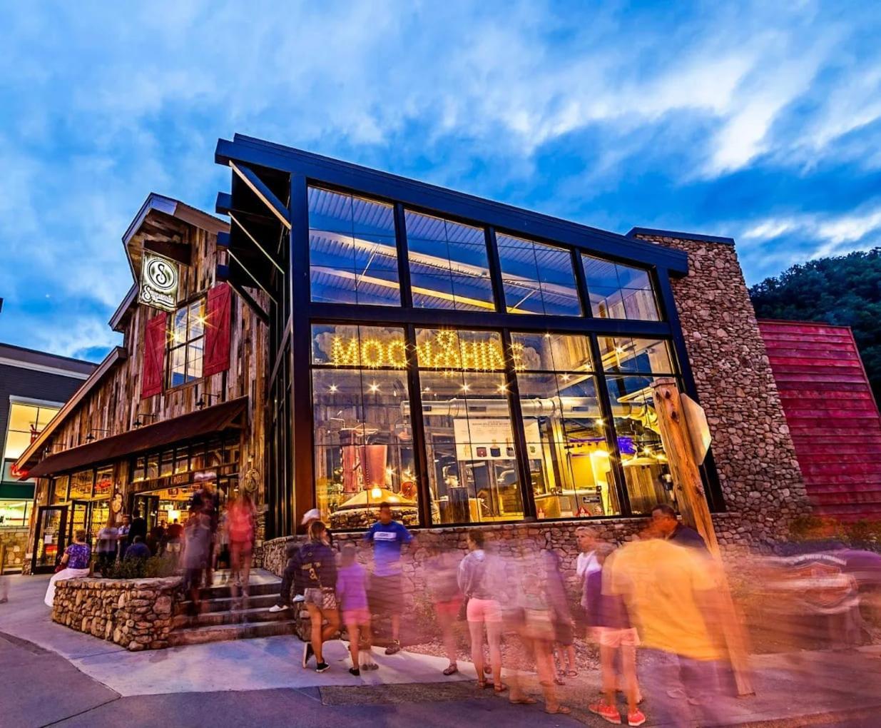 Movie Theater Hot Tub View Mountain Escape Villa Gatlinburg Exteriör bild